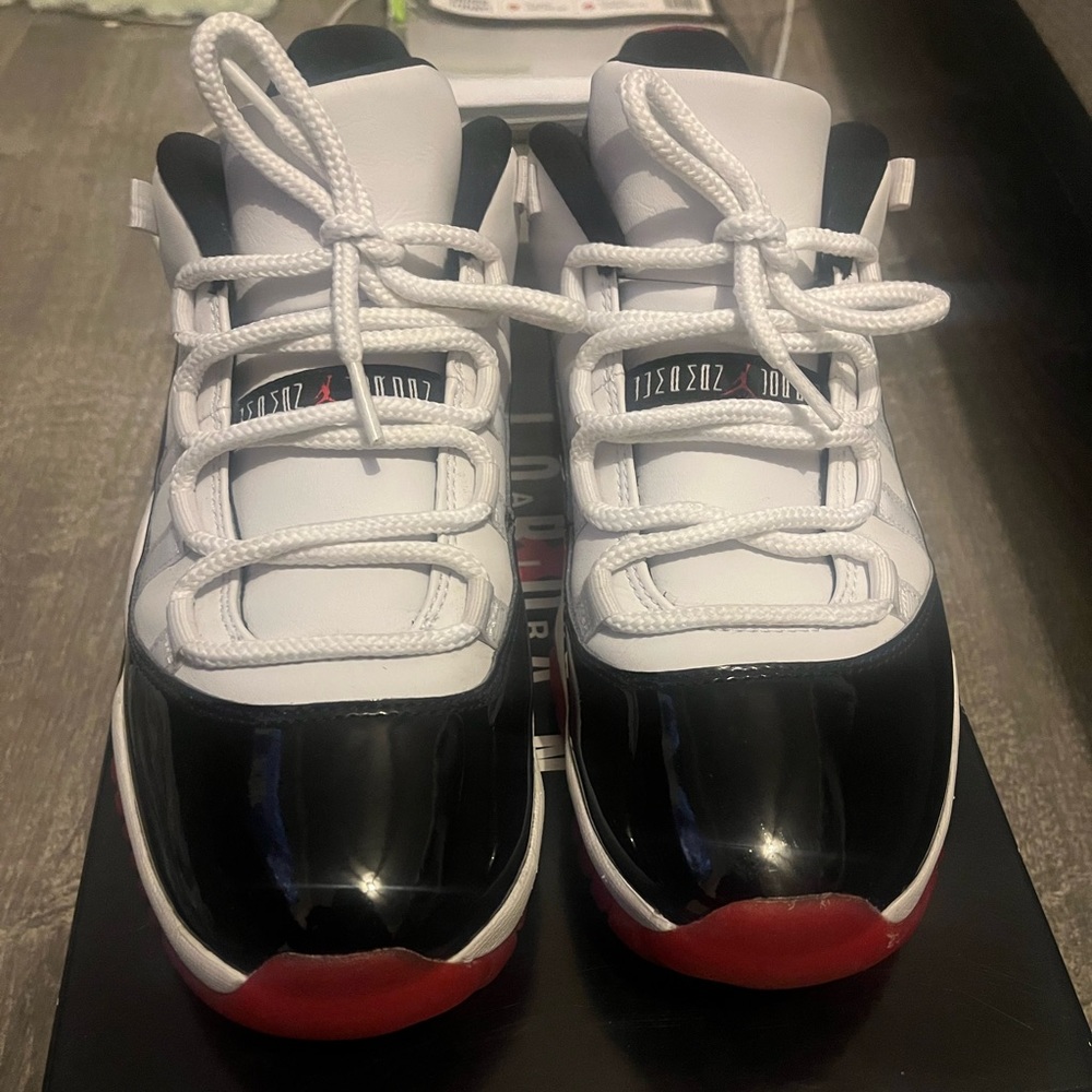 Concord bred lows 11’s sz 10
